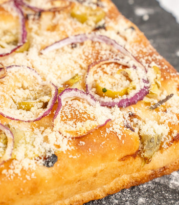 Focaccia mit grünen Oliven, Arti-schockenherzen und Parmesan - cusori.com