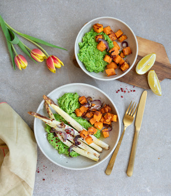 Gebackener Spargel auf Erbsenpüree mit Süßkartoffeln - cusori.com