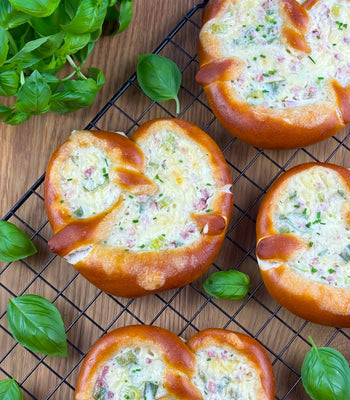 Gefüllte Laugenbrezeln Flammkuchen Style - cusori.com