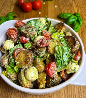 Knuspriger Kartoffelsalat mit Tomaten und Mozzarella - cusori.com