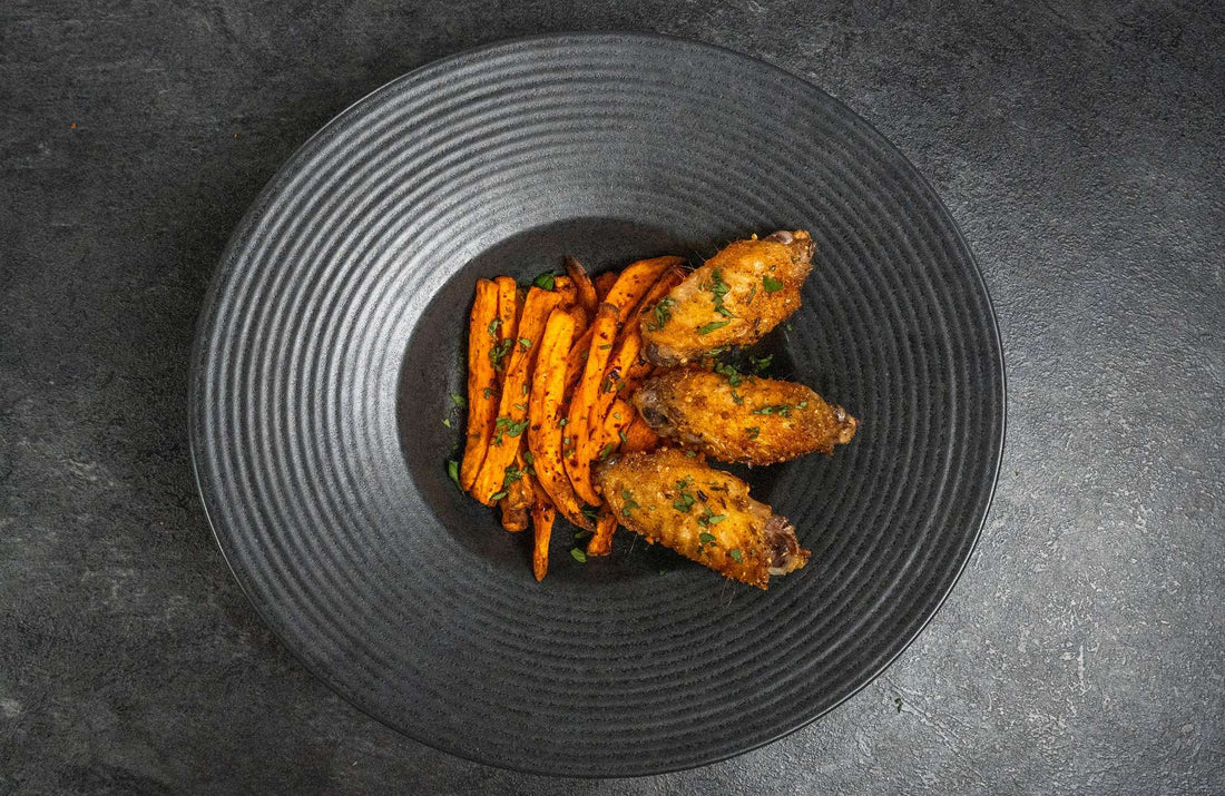 Chicken Wings und Süßkartoffel Pommes