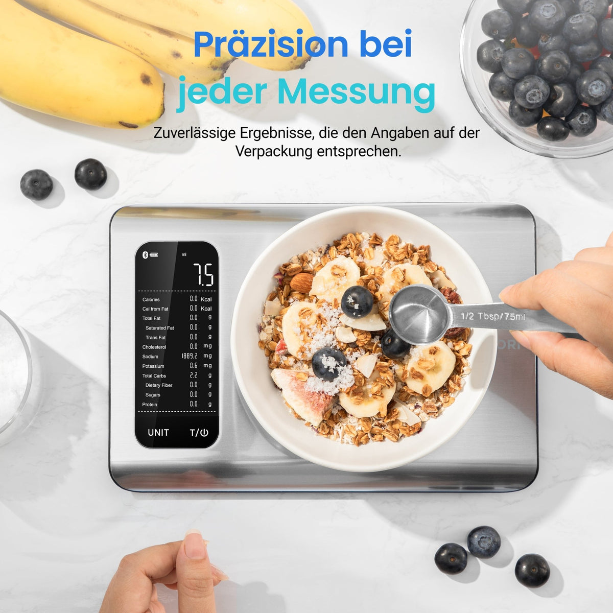 Verwendung der COSORI CNS-R101S Ernährungswaage beim Abwiegen von Lebensmitteln
