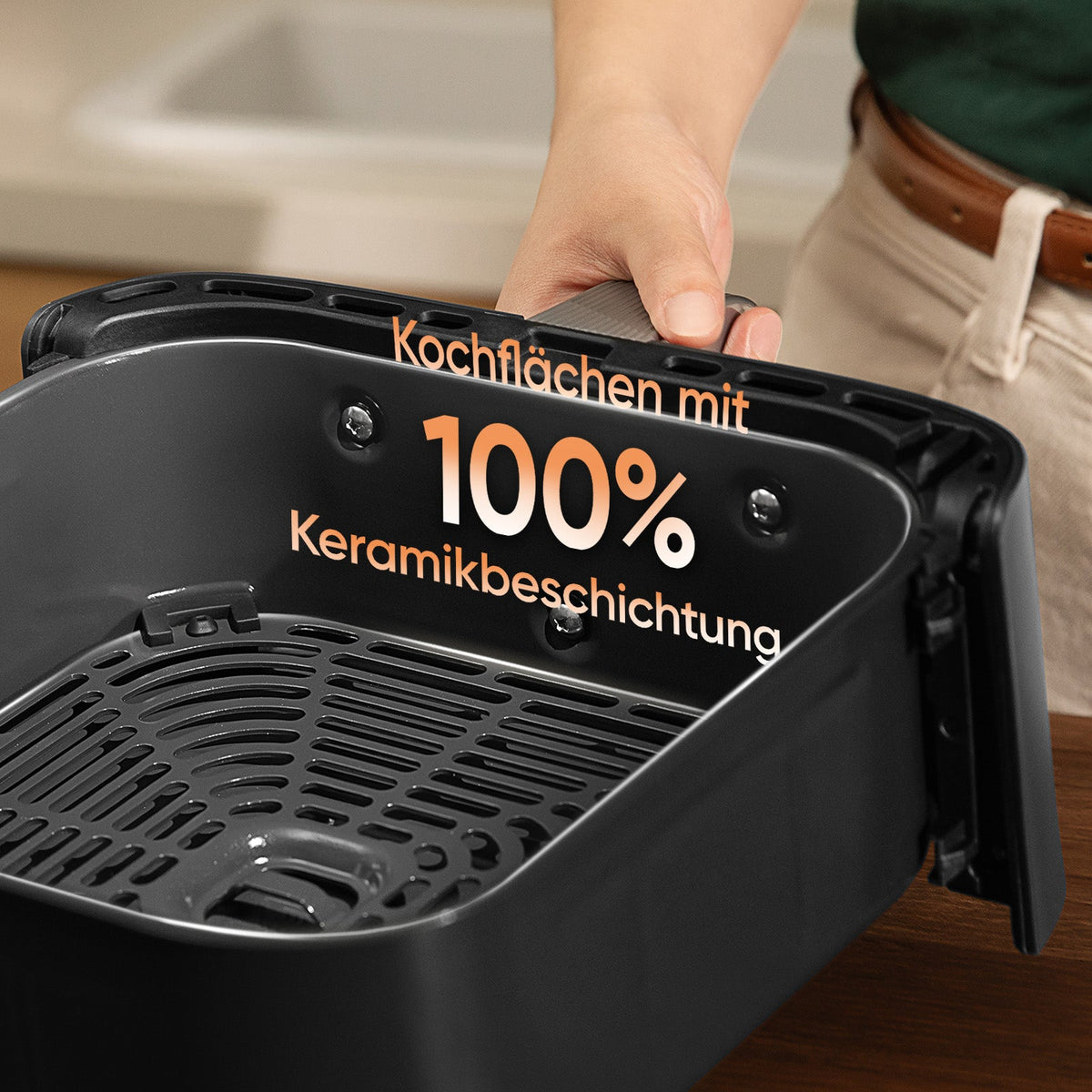 Keramikbeschichteter Garraum der COSORI Turbo Tower Heißluftfritteuse