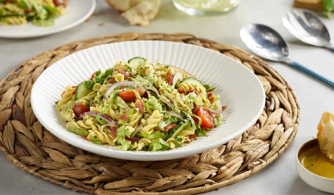 Tomaten-Bacon-Avocado-Nudelsalat